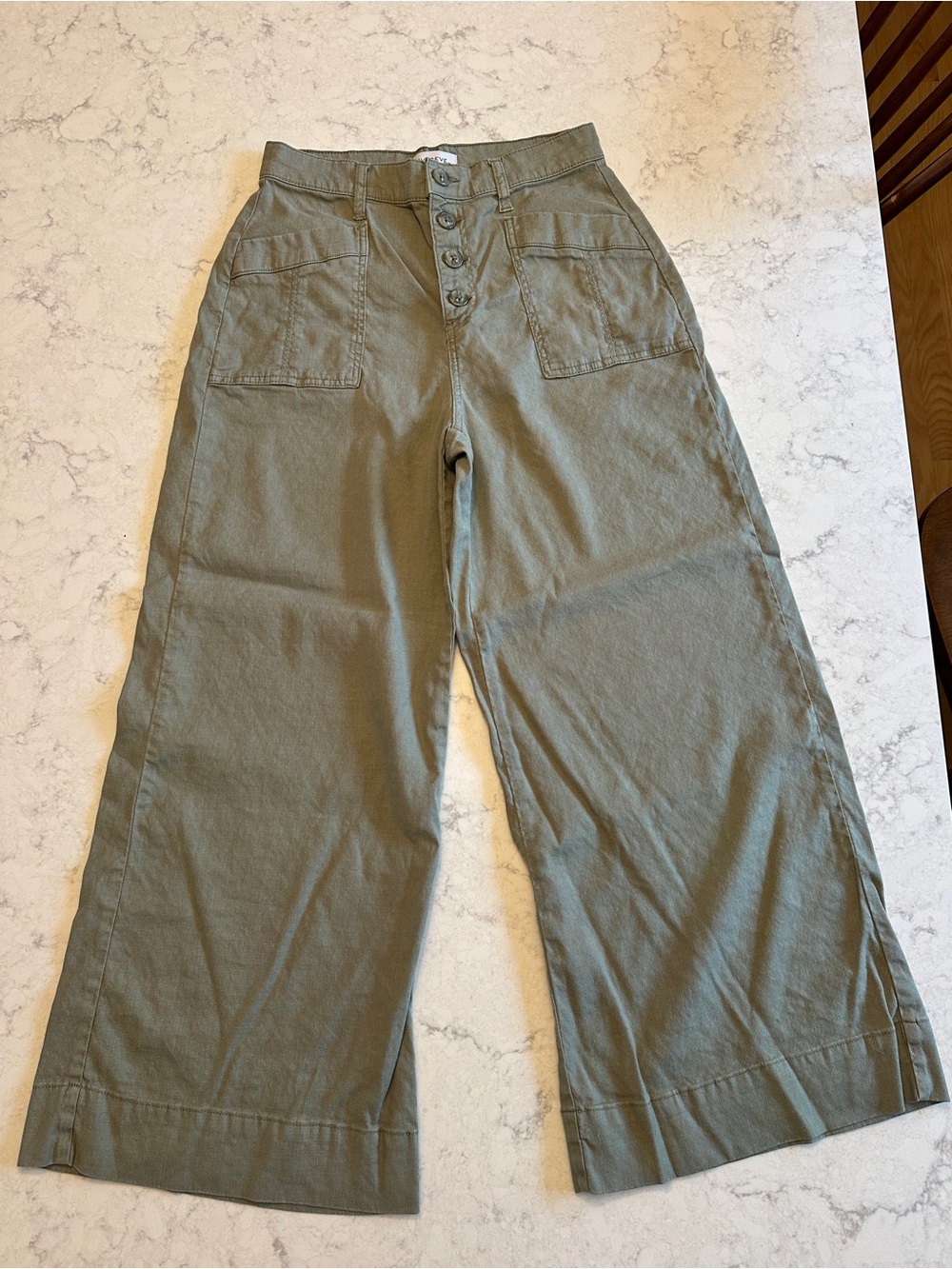 Evereve Olive High-Rise Button-Fly Linen cropped pants